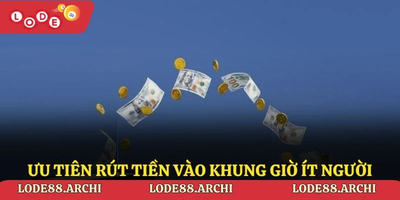 Ưu tiên rút tiền vào khung giờ ít người